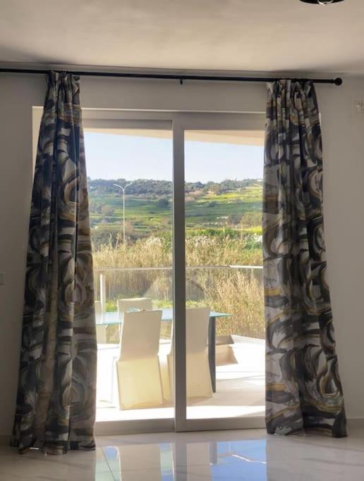 Sunset Bliss Luxury Apartment St. Paul's Bay Exteriör bild