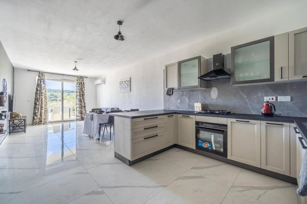 Sunset Bliss Luxury Apartment St. Paul's Bay Exteriör bild